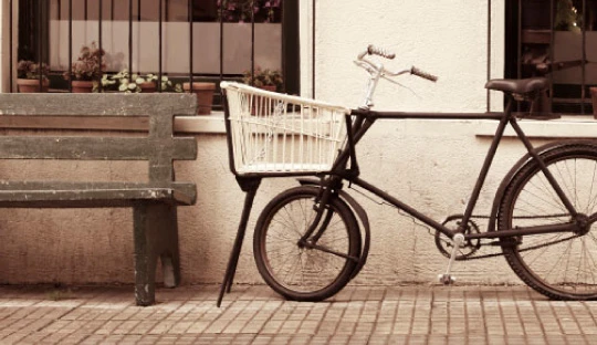 bicicleta vintage en el casco histórico de Colonia del Sacramento