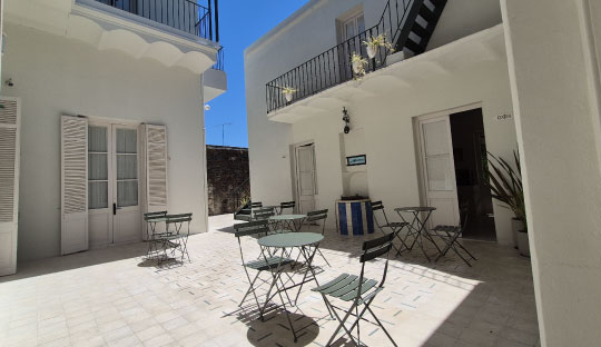 patio-interno-de-casa-lahusen.jpg