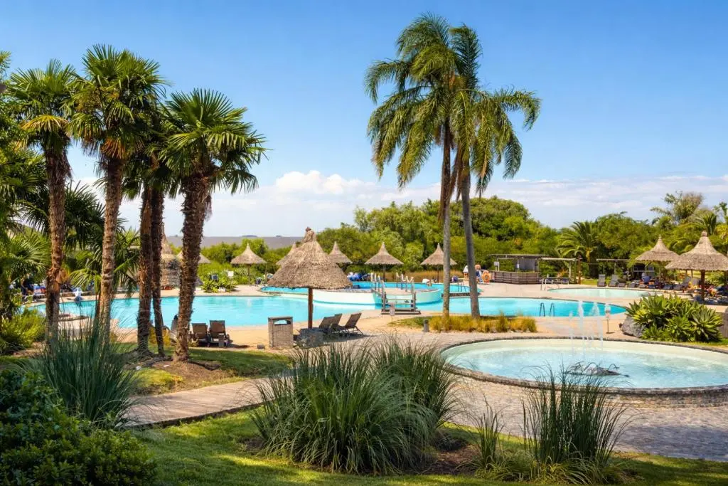 pileta_sheraton_colonia_golf_spa_resort.webp