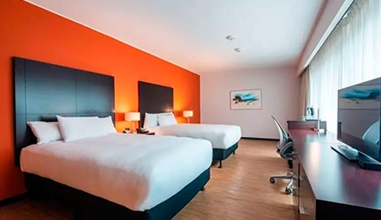 camas_individuales_tv_hilton_garden_inn_montevideo.webp