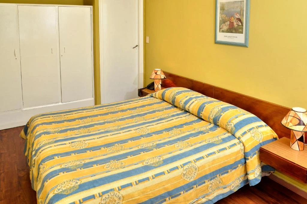 dormitorio_cama_hotel_hispano.webp