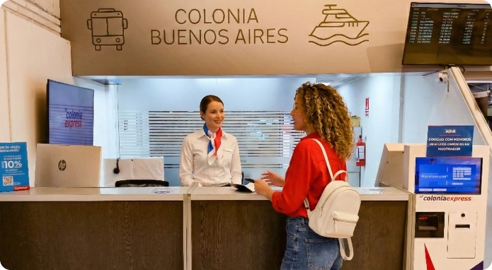 persona_comprando_promotora_stand_colonia_express