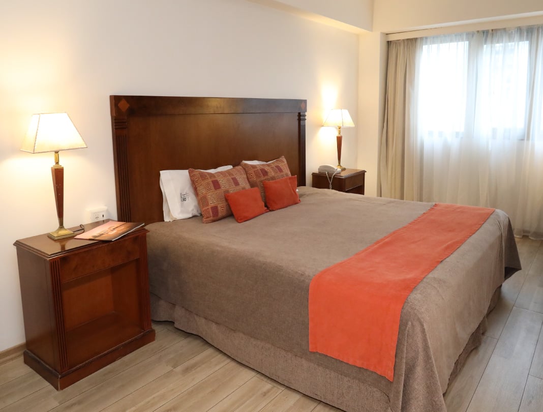 HR Esmeralda Luxor & Gray Line City Tour