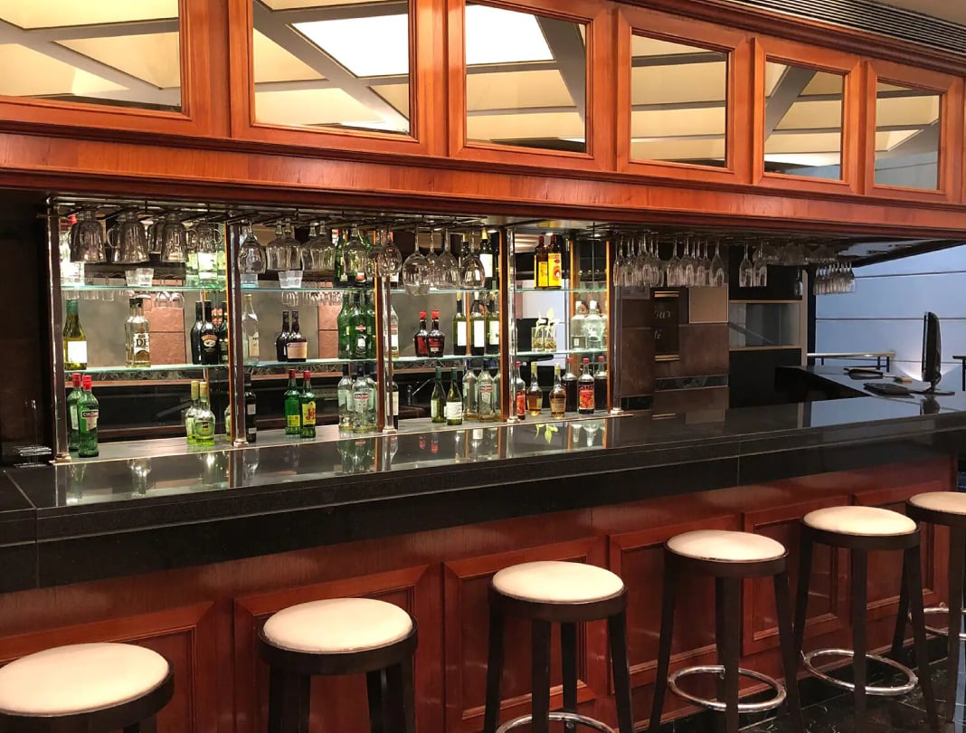 Ramada-By-Wyndham-bar.jpeg